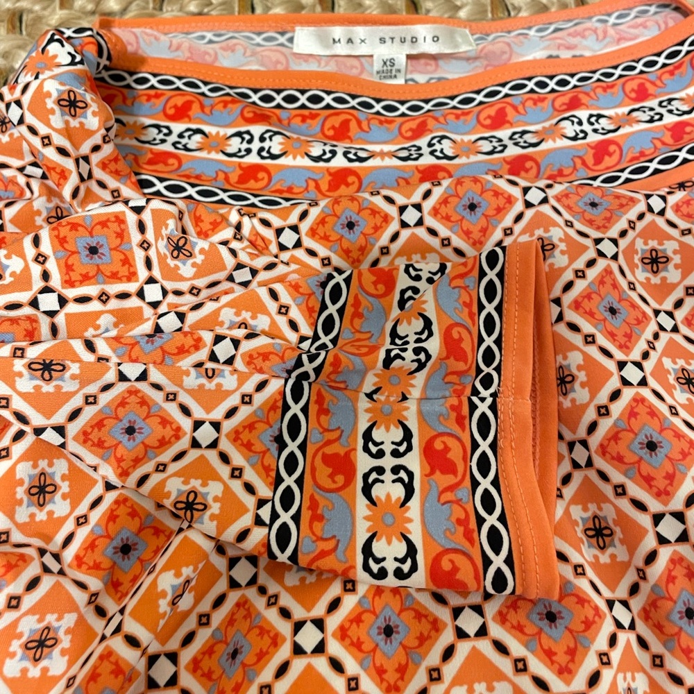 BEAUTIFUL slim fit dress!! Like new!!!!!!